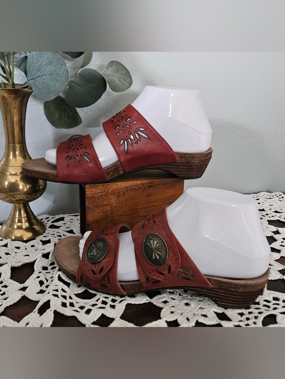 Abeo Poppy Red Laser Cut Leather Medallion Bohrmian Sandals Size 8N